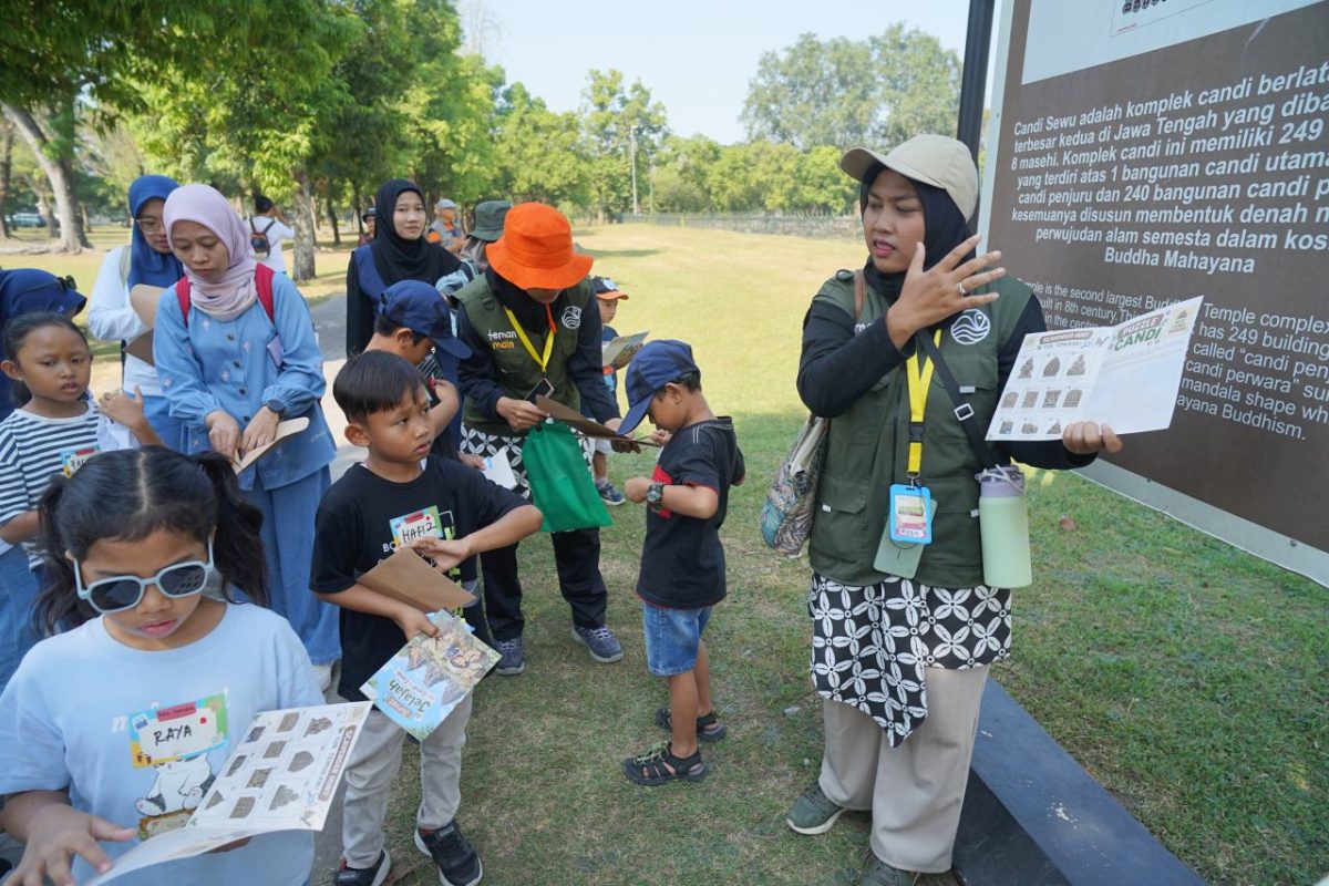 Jelajah Candi Sewu untuk anak
