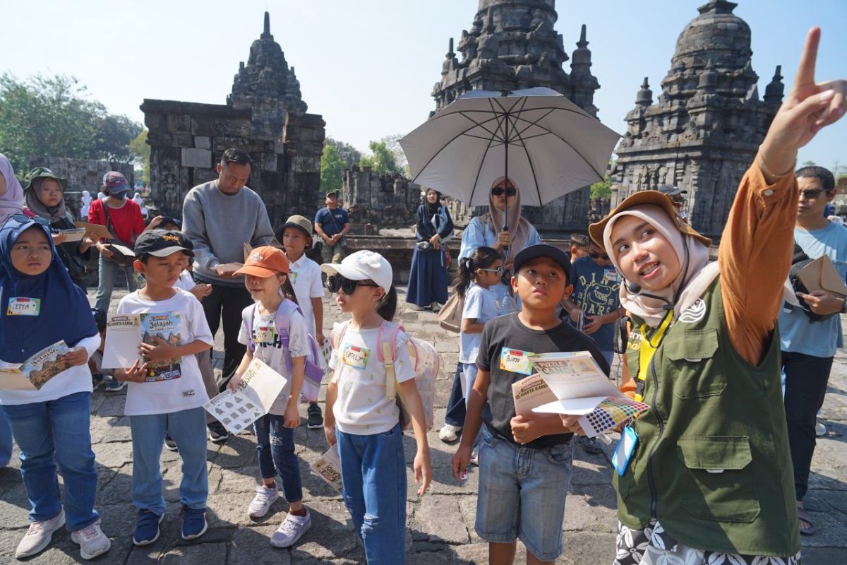 Jelajah Candi Sewu untuk anak