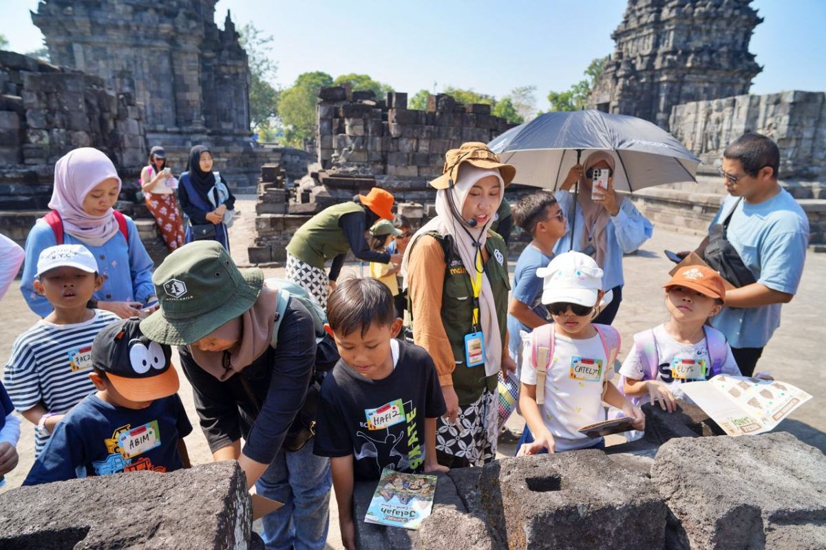 Jelajah Candi Sewu untuk anak